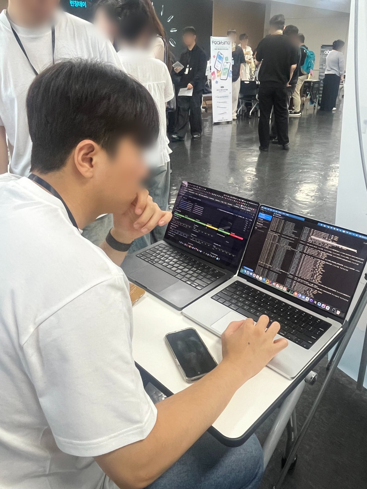 런칭데이 부스에서 서버 모니터링